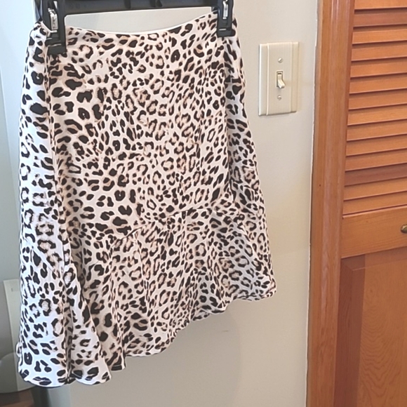 mi ami Leopard Print Skirt - Picture 1 of 6